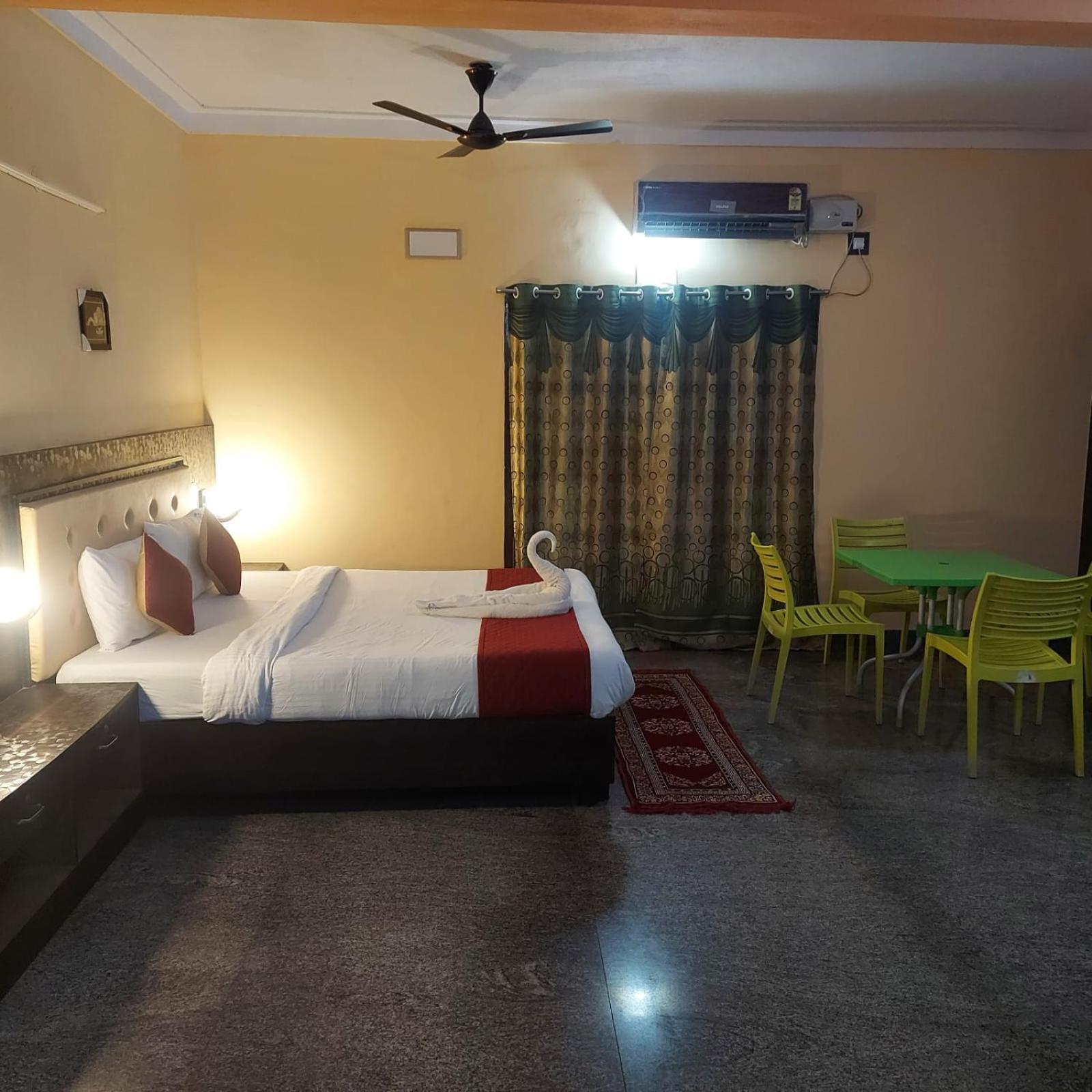 Dolphin Resort Yelagiri Exterior photo